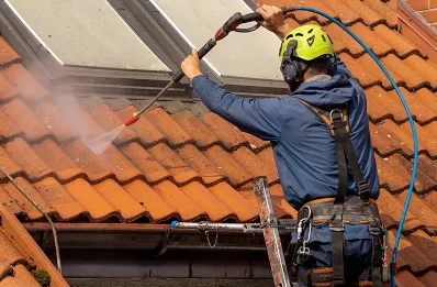 Démoussage et hydrofuge de toiture à Pouldergat